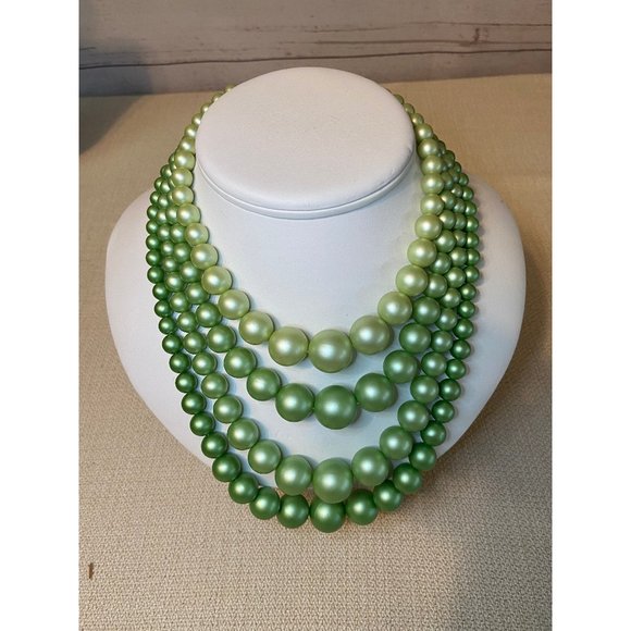 Vintage 1950's Green Beaded Necklace - Picture 1 of 5